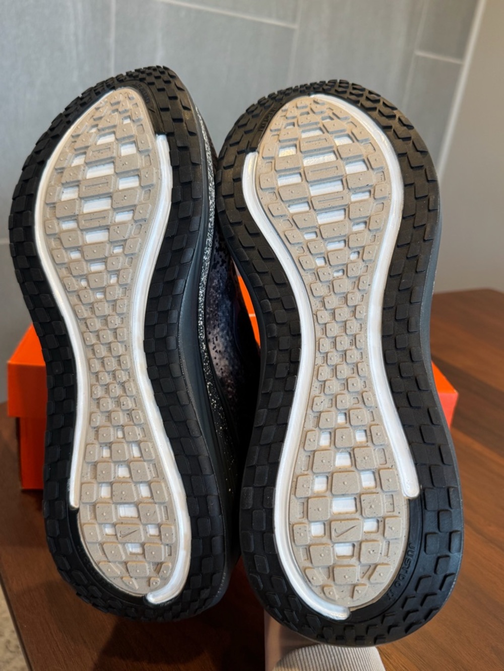 Nike Men’s Vomero Plus - Picture 3 of 3